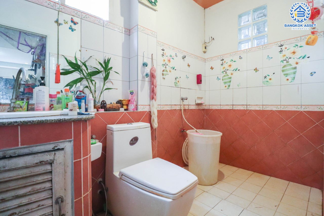 *****บ้านเดี่ยวมือสองนนทบุรี ม.ศิลปการพาร์ค1 บ้านกล้วย-ไทรน้อย พร้อมอยู่ เนื้อที่ 59.5 ตร.ว. 3 ห้องนอน 2 ห้องน้ำ 2 ที่จอดรถ เดินทางสะดวก สามารถเข้าออกได้หลายเส้นทาง อาทิเช่น ถนนกาญจนาภิเษก, ถนนรัตนาธิเบศร์ ใกล้รถไฟฟ้าสายสีม่วง "สถานีคลองบางไผ่"